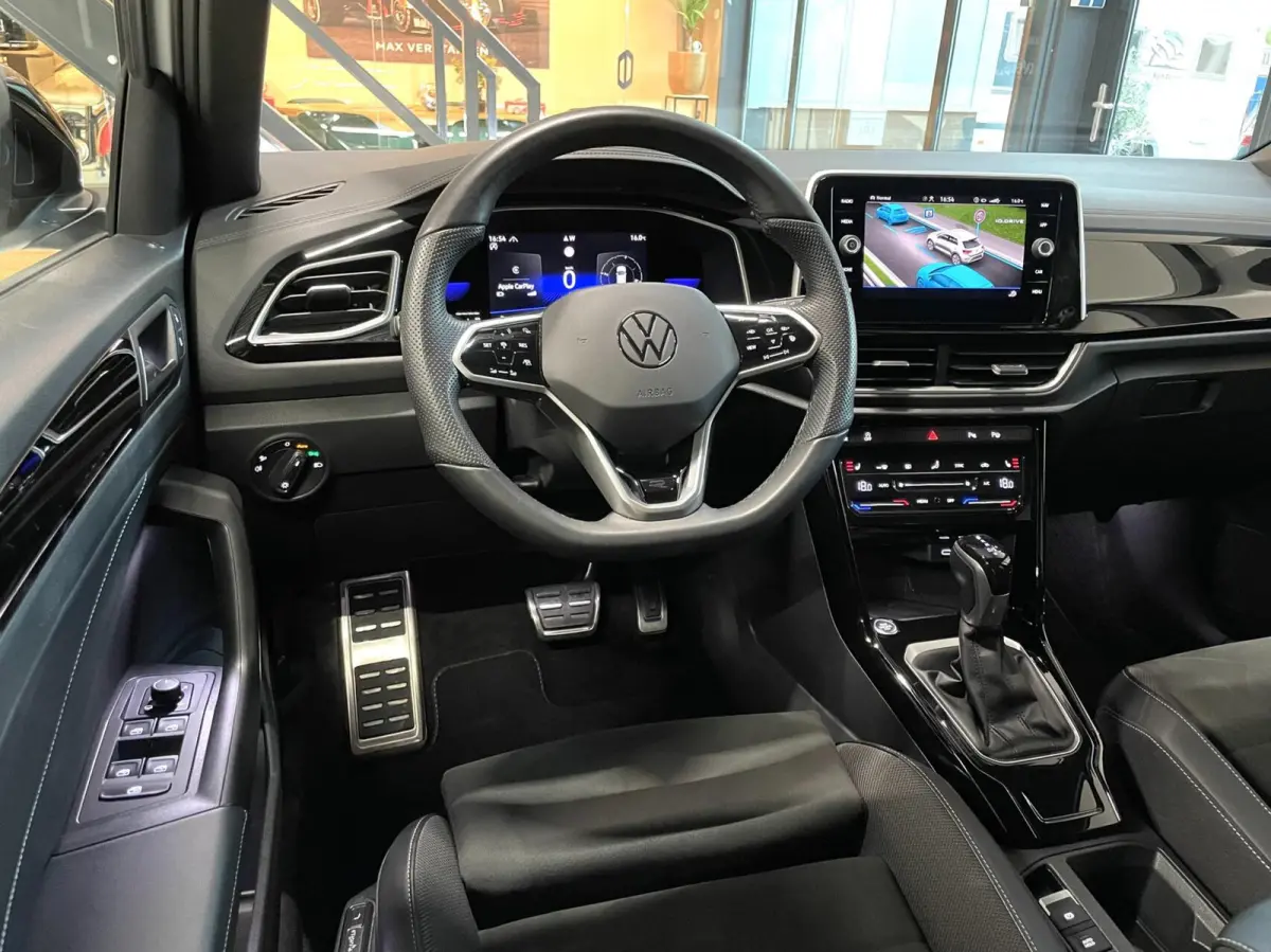 1.5 TSI R-Line Business+/ Cam/ Keyless/ IQ LED/ CarPlay/ 18''LMV