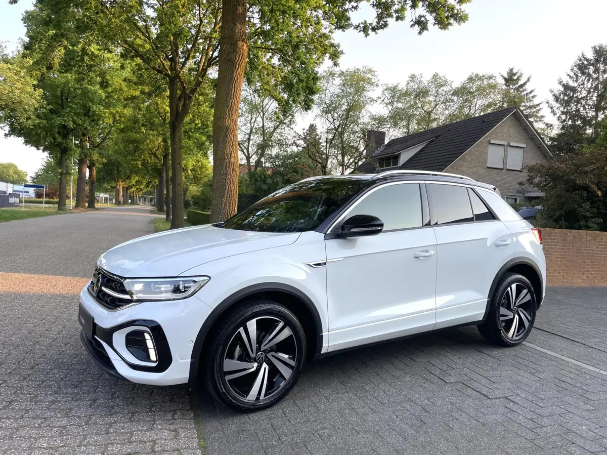 1.5 TSI R-Line Business+/ Cam/ Keyless/ IQ LED/ CarPlay/ 18''LMV