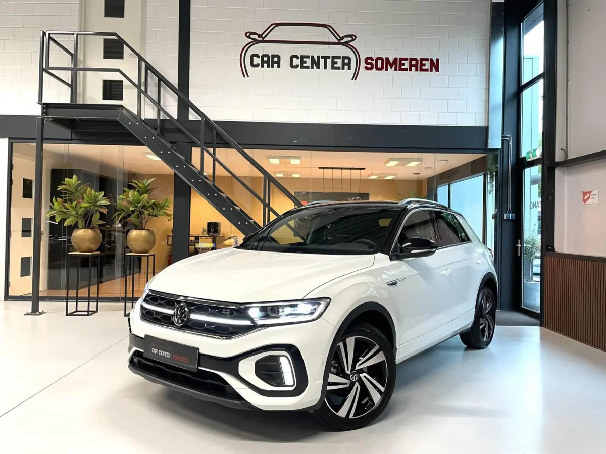 1.5 TSI R-Line Business+/ Cam/ Keyless/ IQ LED/ CarPlay/ 18''LMV