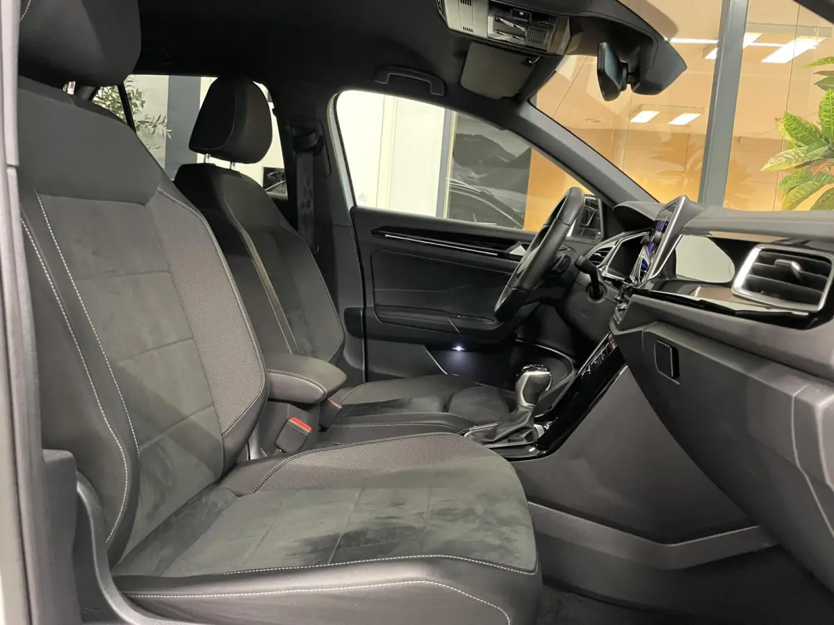 1.5 TSI R-Line Business+/ Cam/ Keyless/ IQ LED/ CarPlay/ 18''LMV