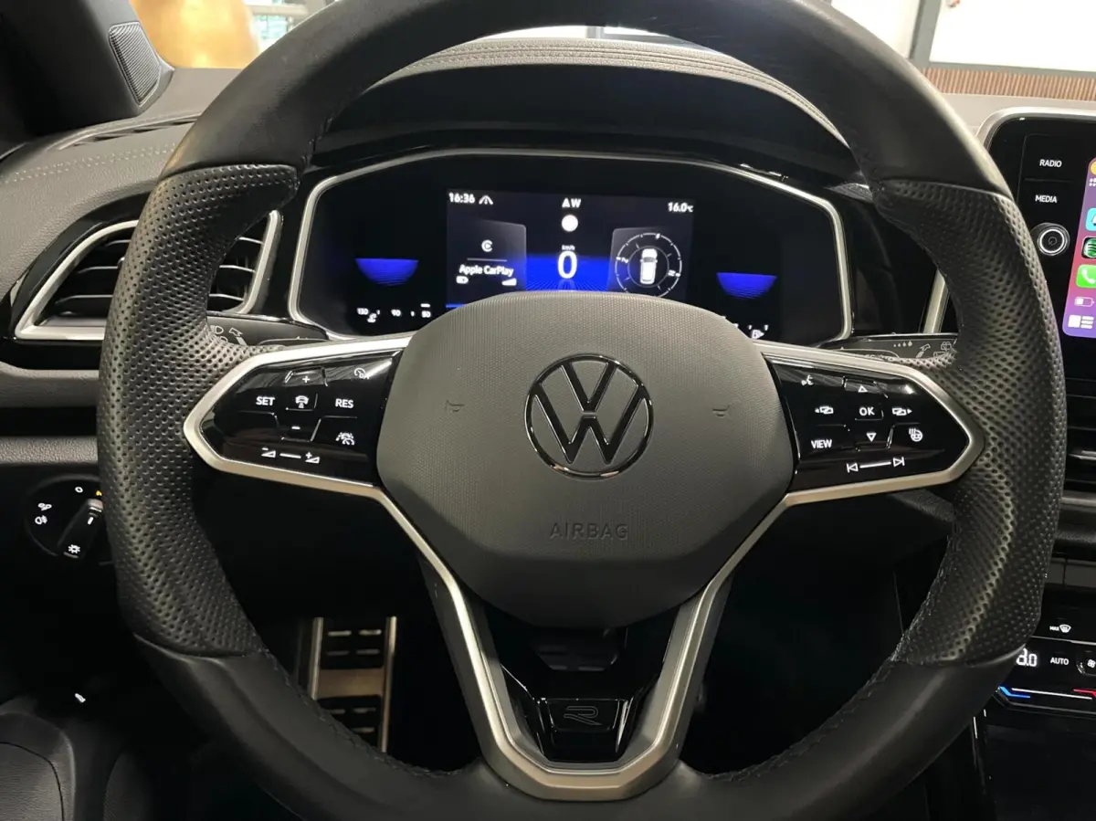 1.5 TSI R-Line Business+/ Cam/ Keyless/ IQ LED/ CarPlay/ 18''LMV