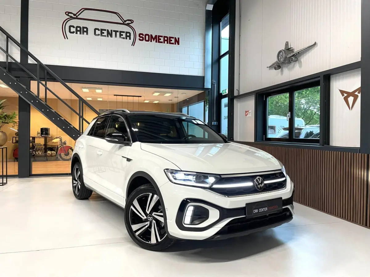 1.5 TSI R-Line Business+/ Cam/ Keyless/ IQ LED/ CarPlay/ 18''LMV