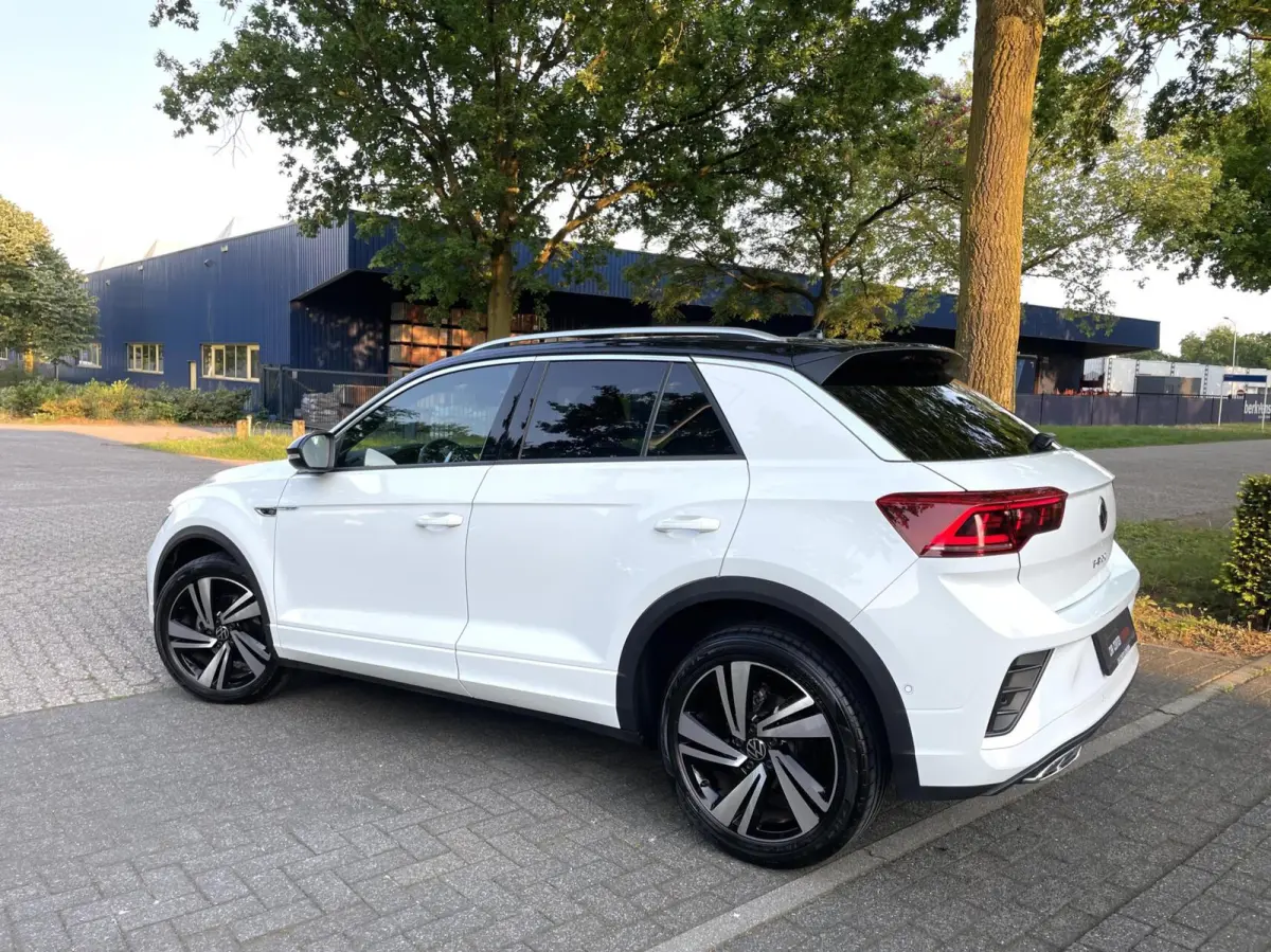 1.5 TSI R-Line Business+/ Cam/ Keyless/ IQ LED/ CarPlay/ 18''LMV