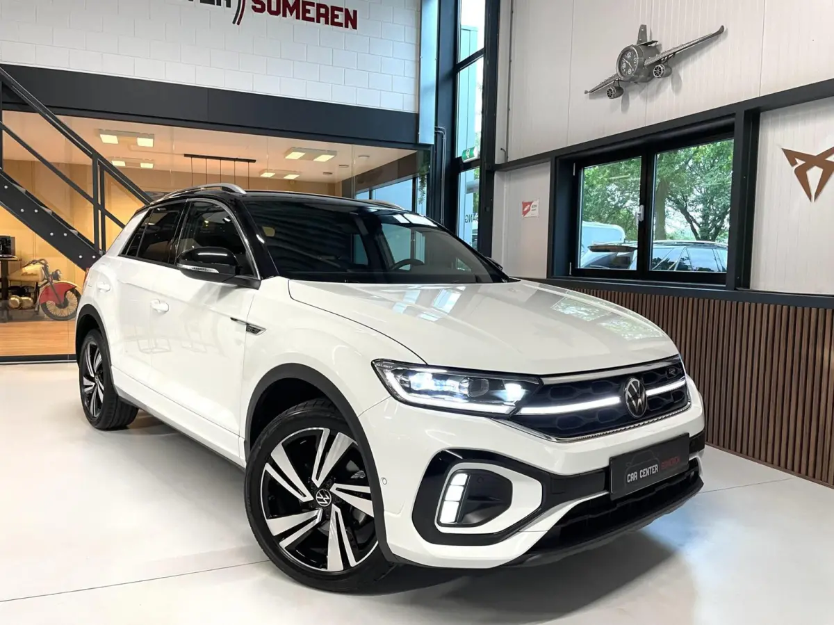 1.5 TSI R-Line Business+/ Cam/ Keyless/ IQ LED/ CarPlay/ 18''LMV
