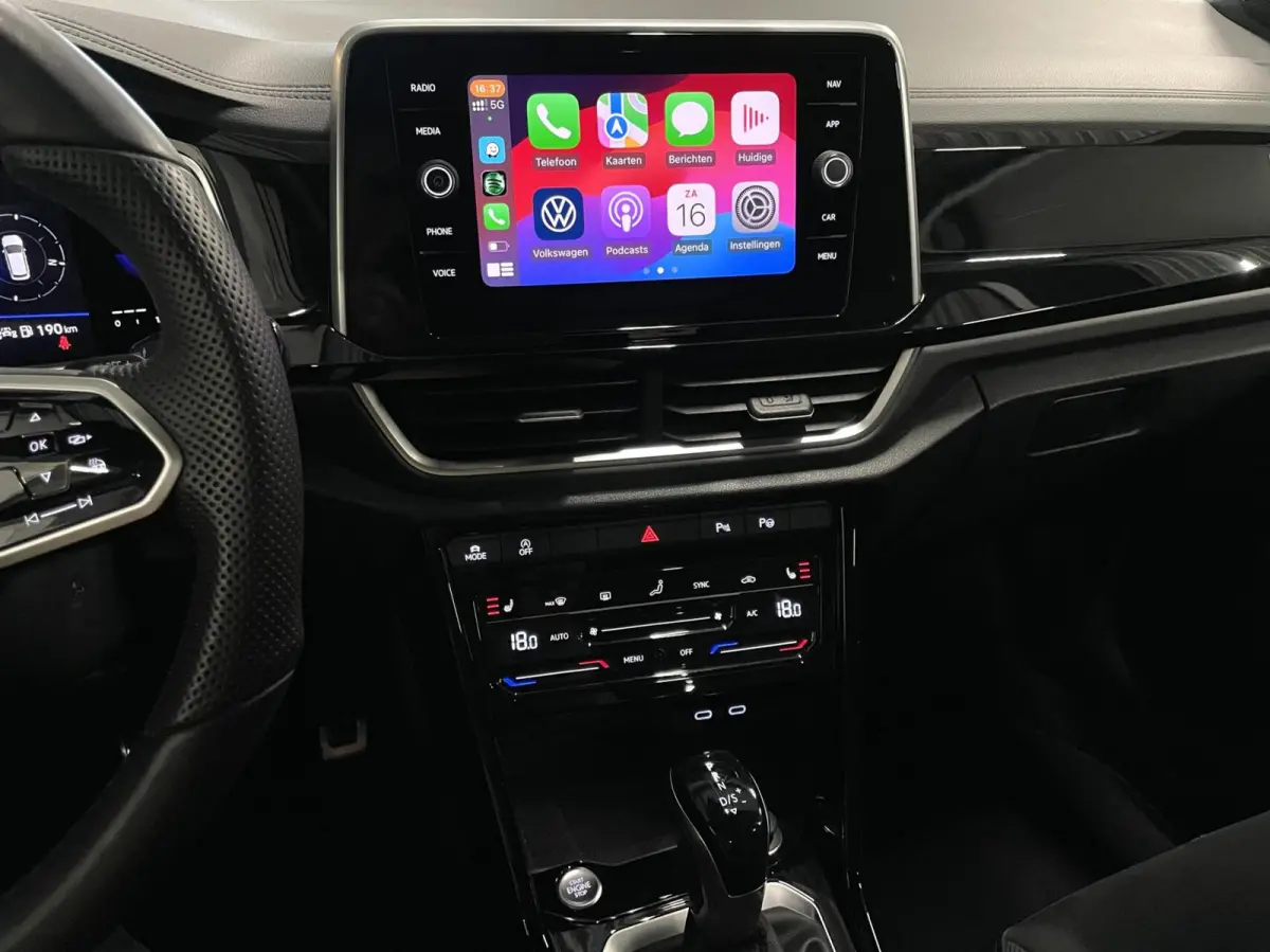 1.5 TSI R-Line Business+/ Cam/ Keyless/ IQ LED/ CarPlay/ 18''LMV