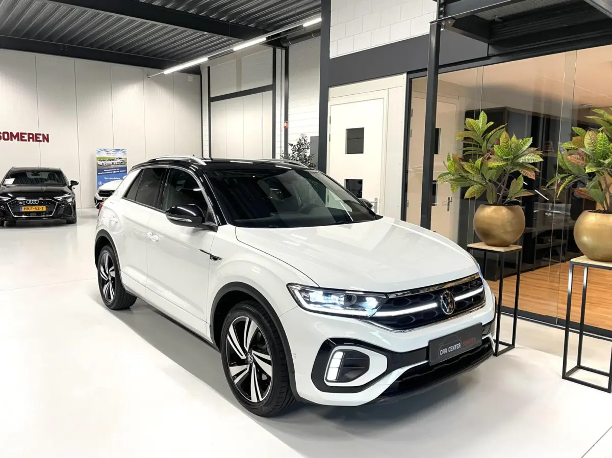 1.5 TSI R-Line Business+/ Cam/ Keyless/ IQ LED/ CarPlay/ 18''LMV