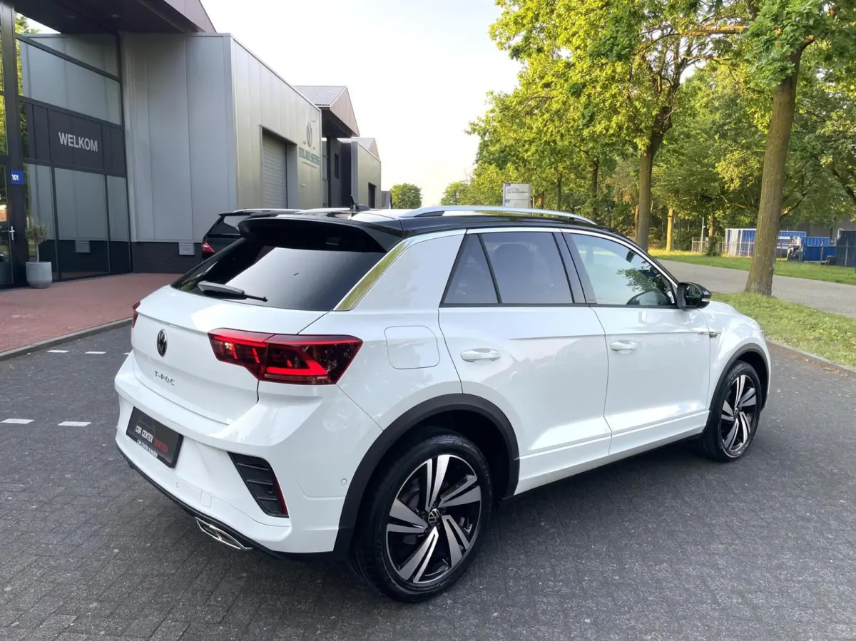 1.5 TSI R-Line Business+/ Cam/ Keyless/ IQ LED/ CarPlay/ 18''LMV