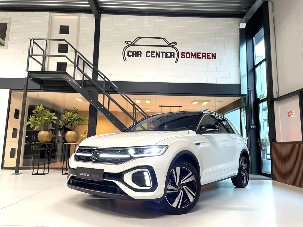 1.5 TSI R-Line Business+/ Cam/ Keyless/ IQ LED/ CarPlay/ 18''LMV
