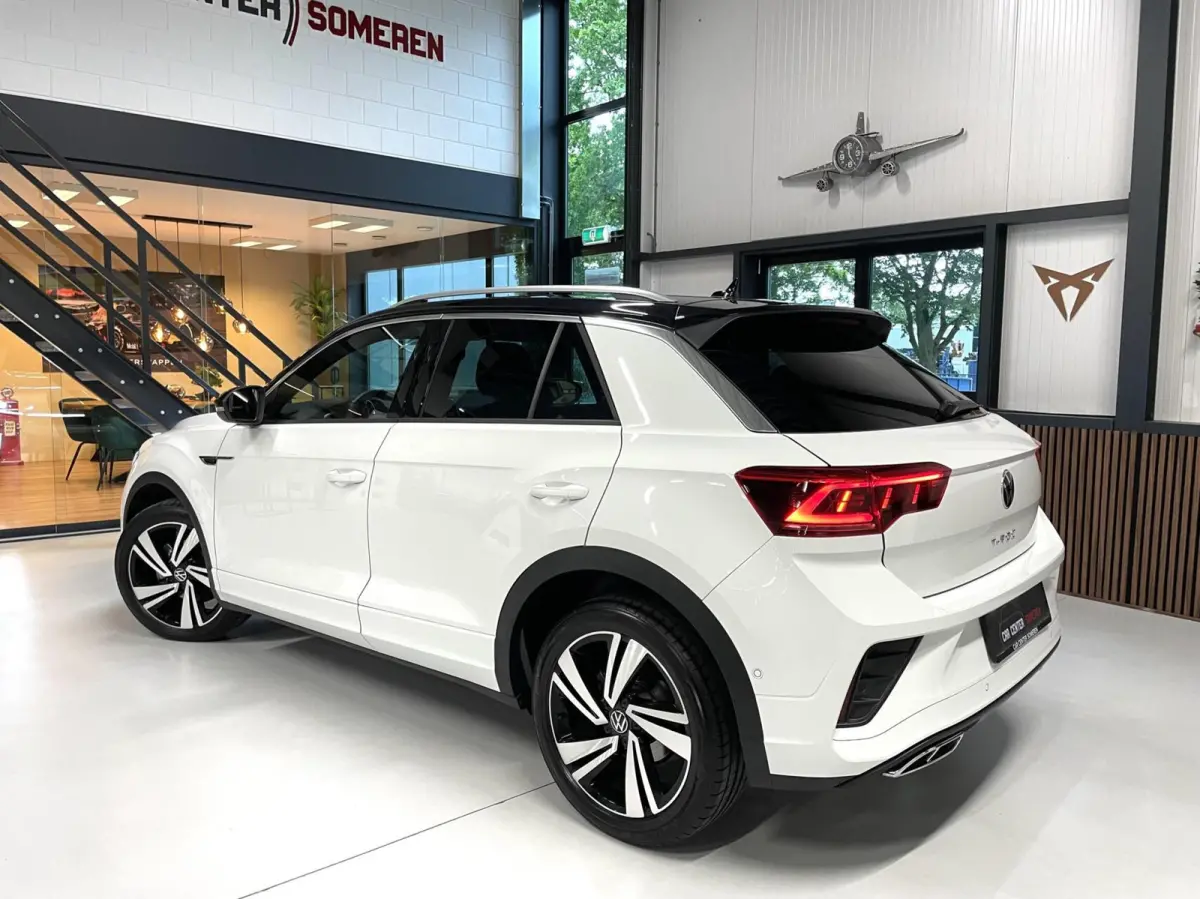 1.5 TSI R-Line Business+/ Cam/ Keyless/ IQ LED/ CarPlay/ 18''LMV