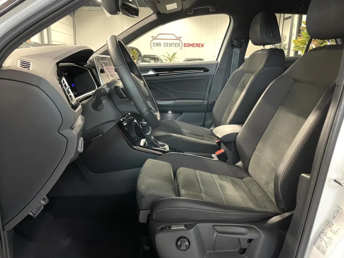 1.5 TSI R-Line Business+/ Cam/ Keyless/ IQ LED/ CarPlay/ 18''LMV