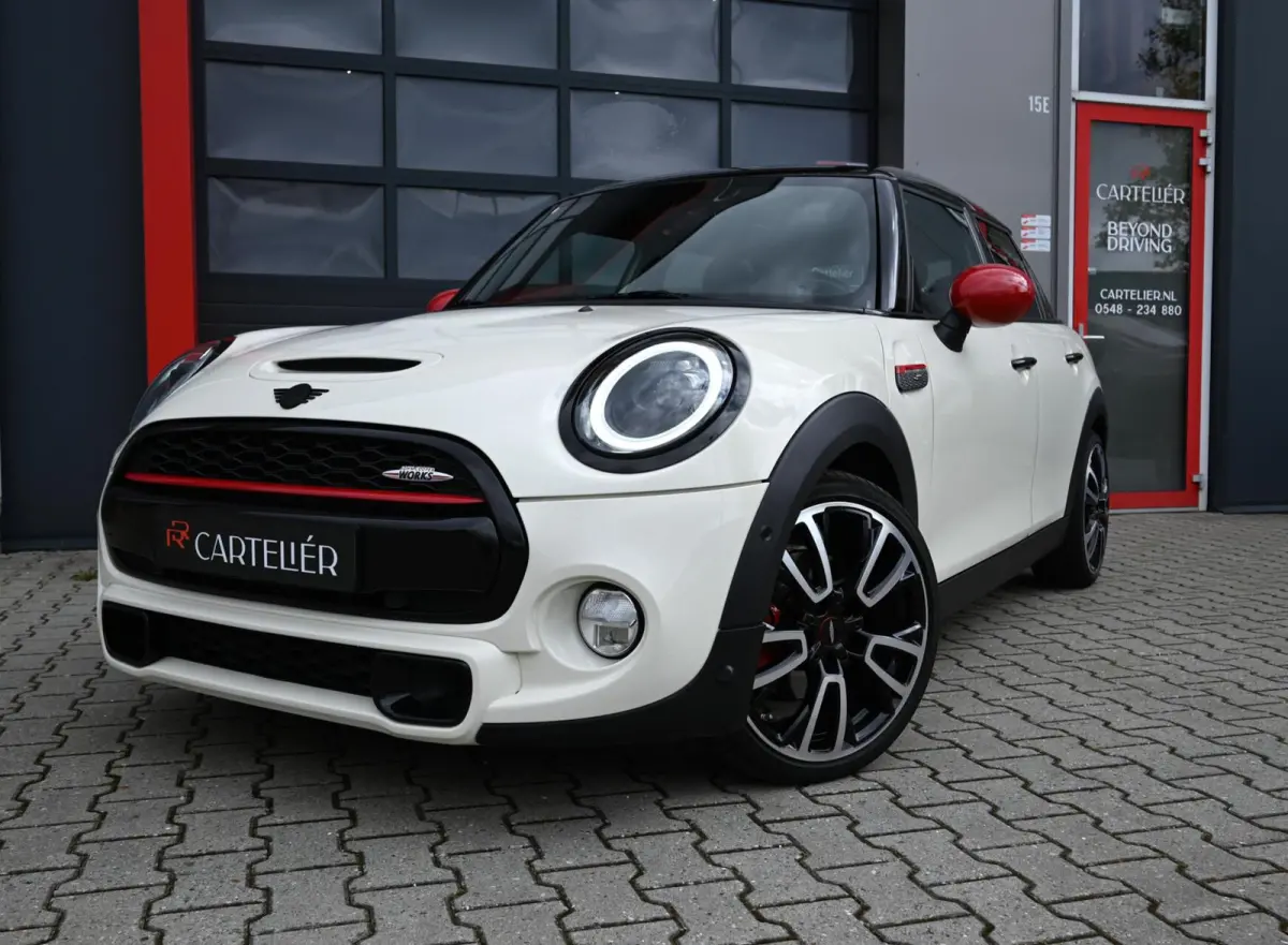 Mini 2.0 S John Cooper Works | Pano | Carplay | JCW Kit | PDC | Carplay | Stoelverwarming | Leder | Cruise | Schakelpaddles | Pepper White