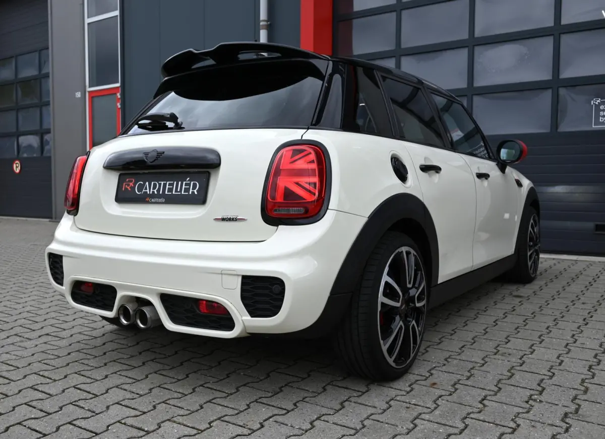 Mini 2.0 S John Cooper Works | Pano | Carplay | JCW Kit | PDC | Carplay | Stoelverwarming | Leder | Cruise | Schakelpaddles | Pepper White