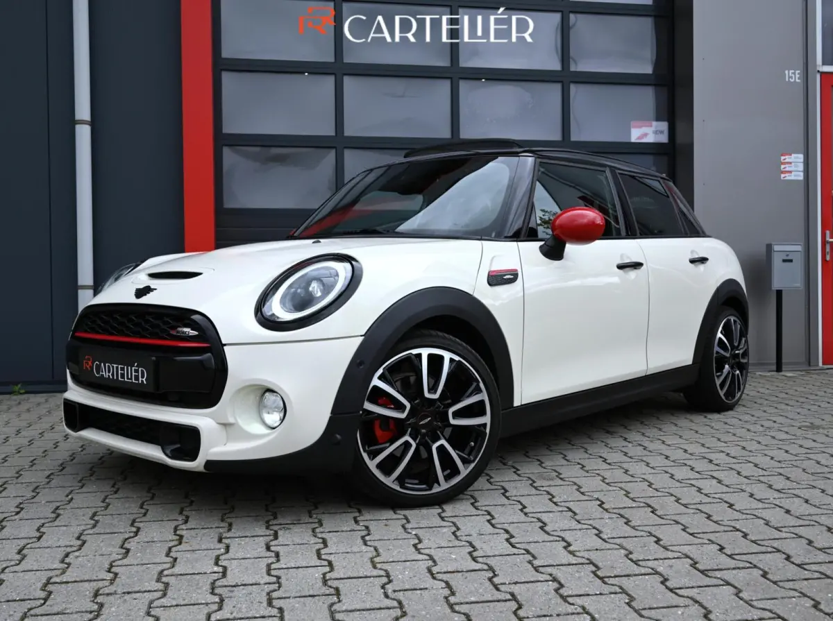 Mini 2.0 S John Cooper Works | Pano | Carplay | JCW Kit | PDC | Carplay | Stoelverwarming | Leder | Cruise | Schakelpaddles | Pepper White