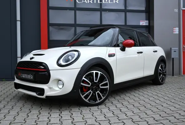Mini 2.0 S John Cooper Works | Pano | Carplay | JCW Kit | PDC | Carplay | Stoelverwarming | Leder | Cruise | Schakelpaddles | Pepper White