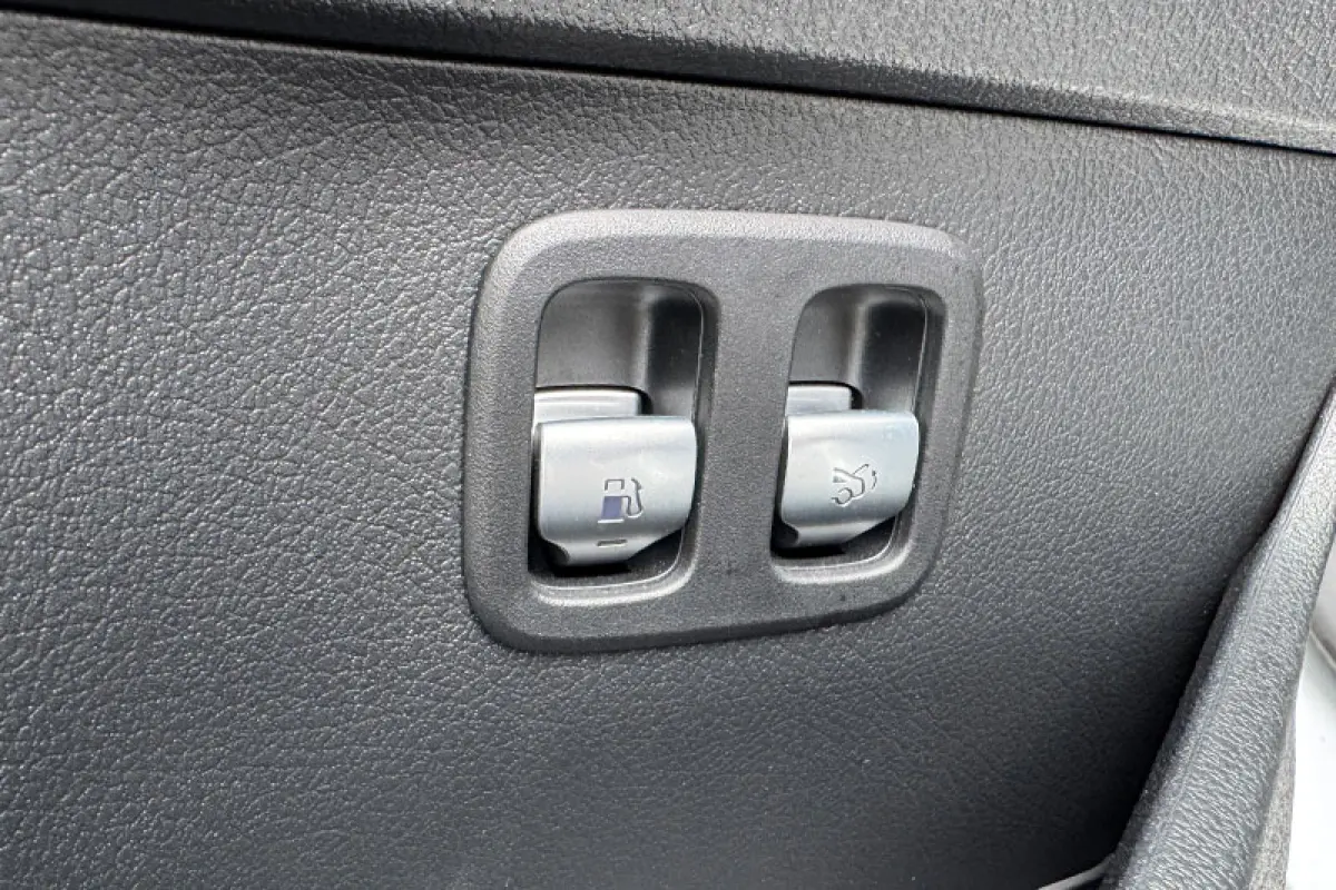 300e AVANTGARDE ** HIGH LED, NAVI+, MEMORY, CAMERA, WINTER ** 1e EIG - Ex MB-AG - UNFALLFREI ** ** INFORMEER OOK NAAR ONZE AANTREKKELIJKE FINANCIAL-LEASE TARIEVEN **