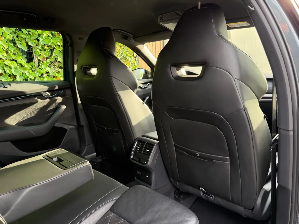 1.4 TSI RS iV PHEV Business|TREKHAAK|ELEKTR. STOELEN|HEAD UP