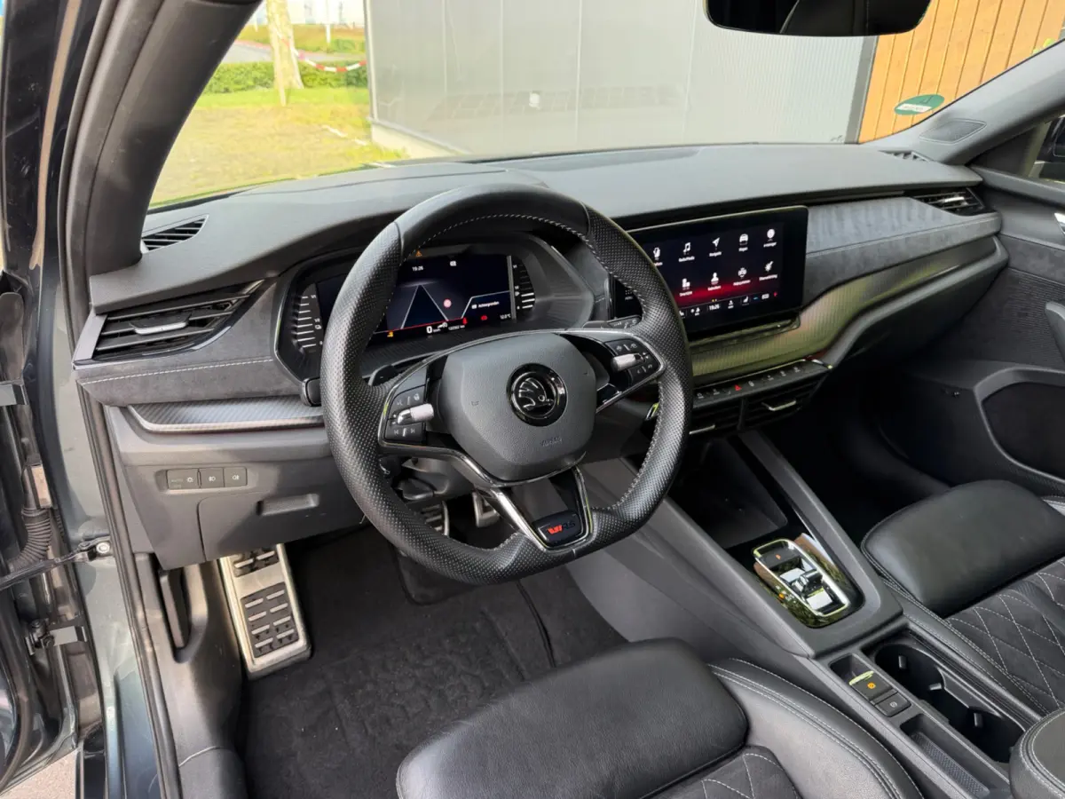 1.4 TSI RS iV PHEV Business|TREKHAAK|ELEKTR. STOELEN|HEAD UP