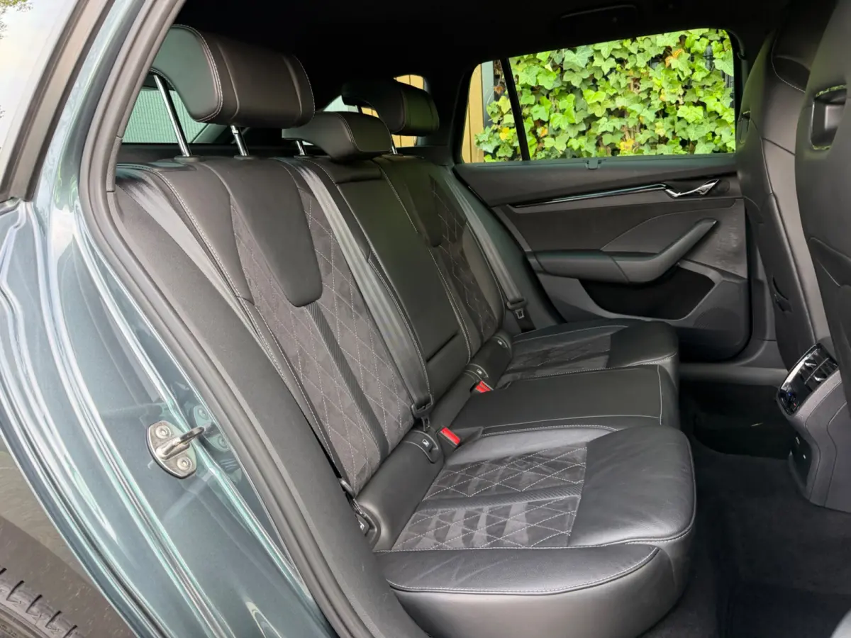 1.4 TSI RS iV PHEV Business|TREKHAAK|ELEKTR. STOELEN|HEAD UP