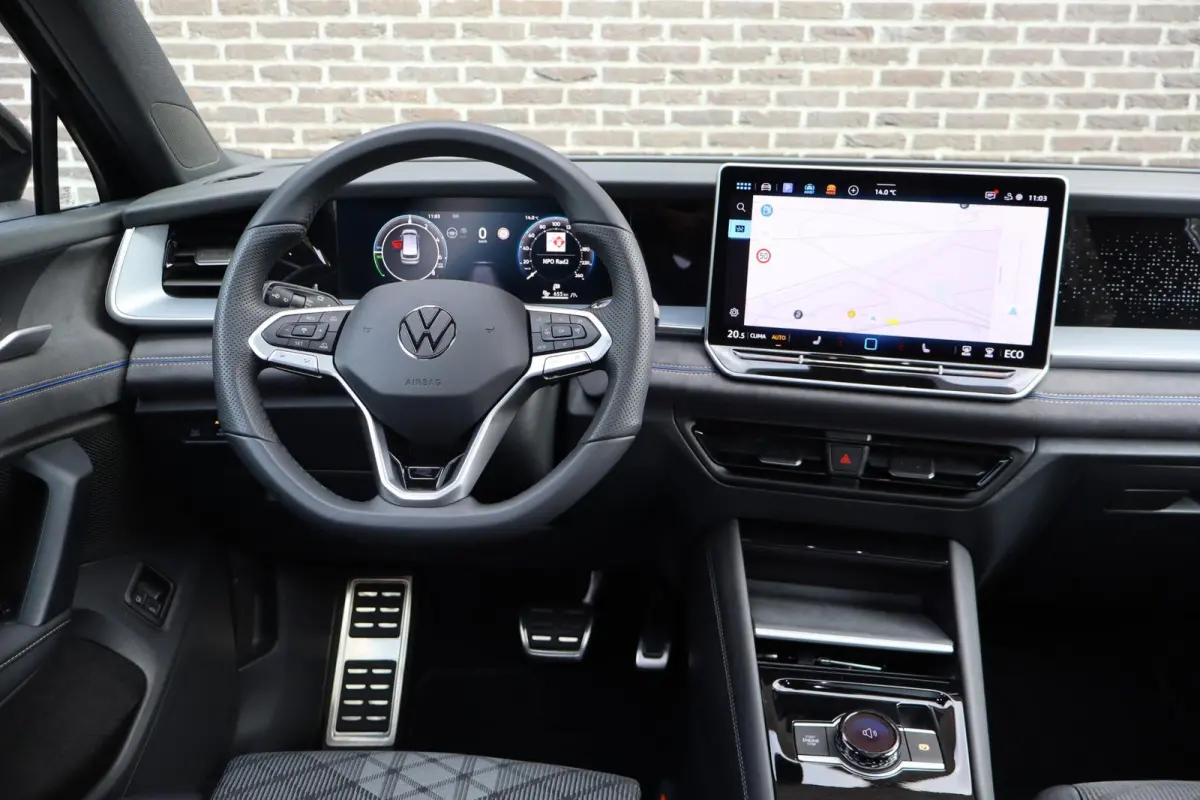 1.5 eHybrid 204pk R-Line Edition | SoH 100% | Panoramadak | Trekhaak | 360 camera