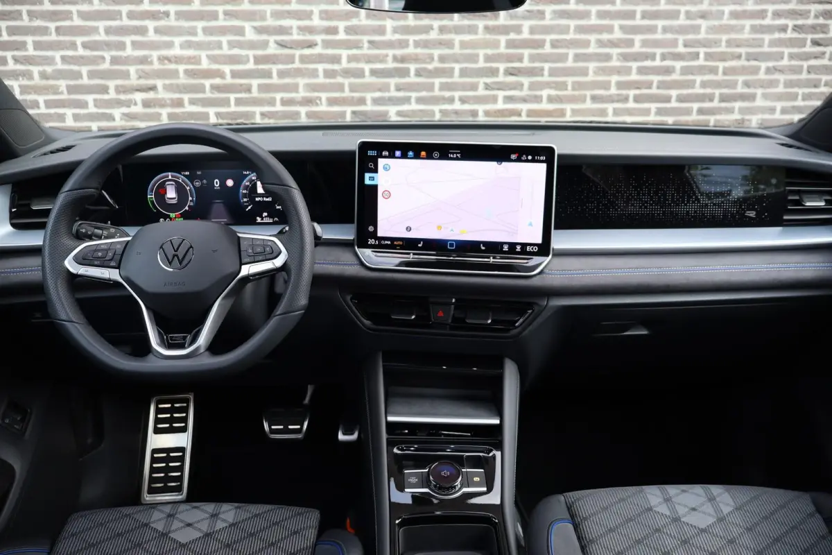 1.5 eHybrid 204pk R-Line Edition | SoH 100% | Panoramadak | Trekhaak | 360 camera