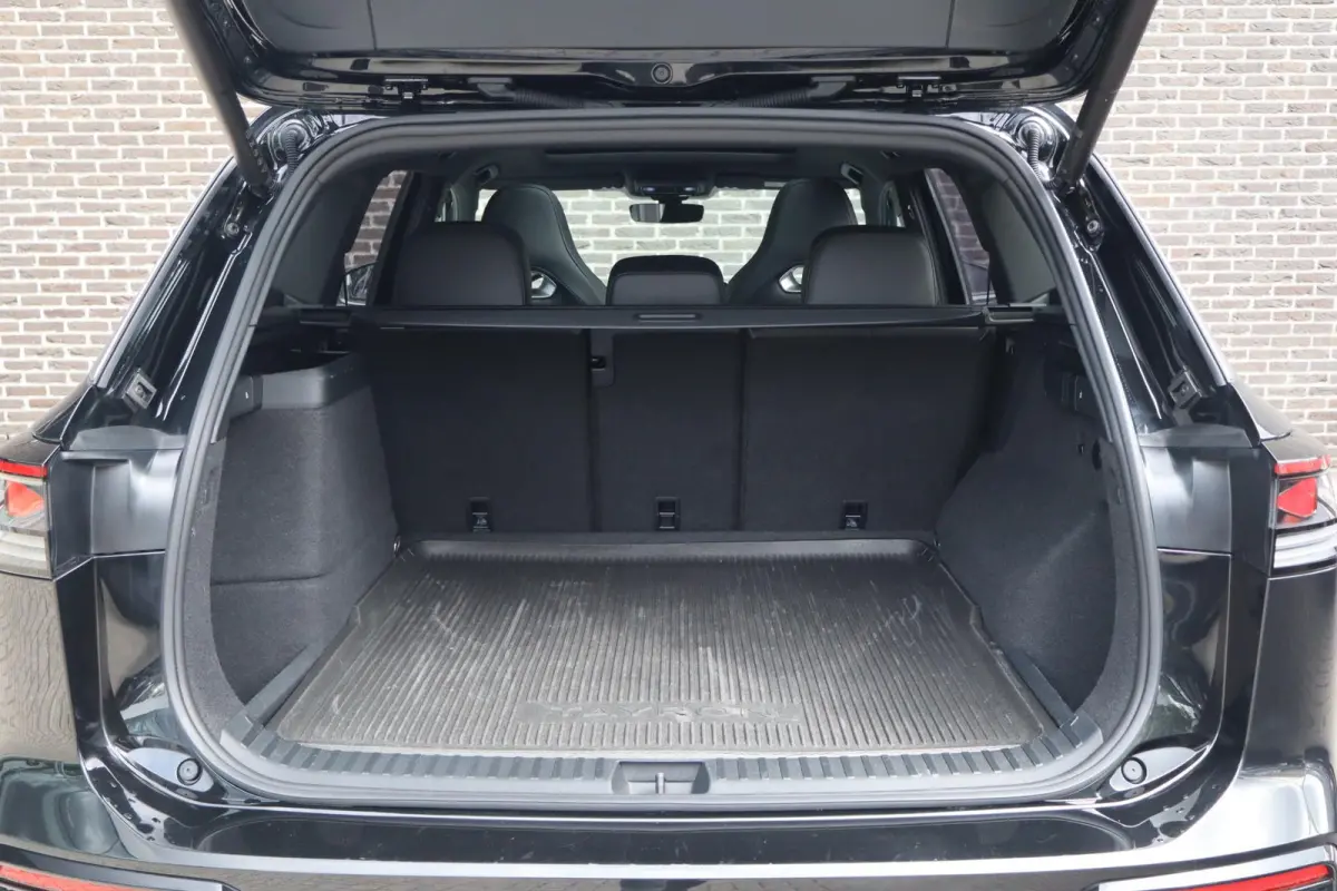 1.5 eHybrid 204pk R-Line Edition | SoH 100% | Panoramadak | Trekhaak | 360 camera