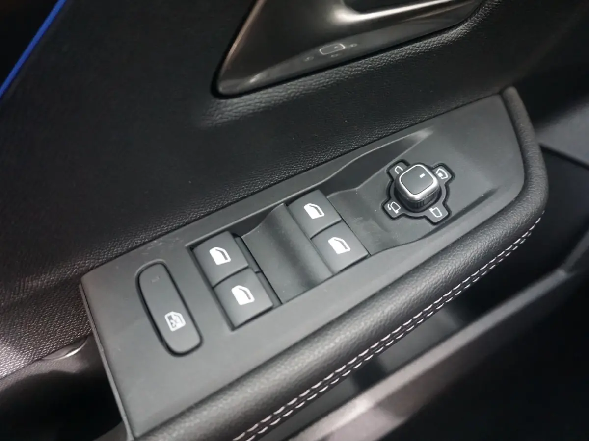 1.6 Turbo Plug In Hybrid Ultimate Leder Alcantara