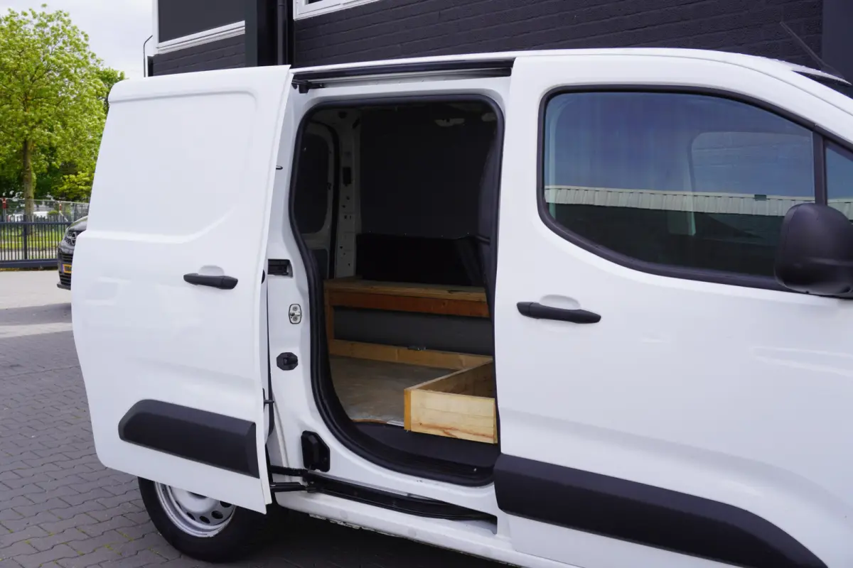 1.5 BlueHDI 130PK Automaat EURO 6 - Airco - Cruise - PDC - €10.900,- Excl.