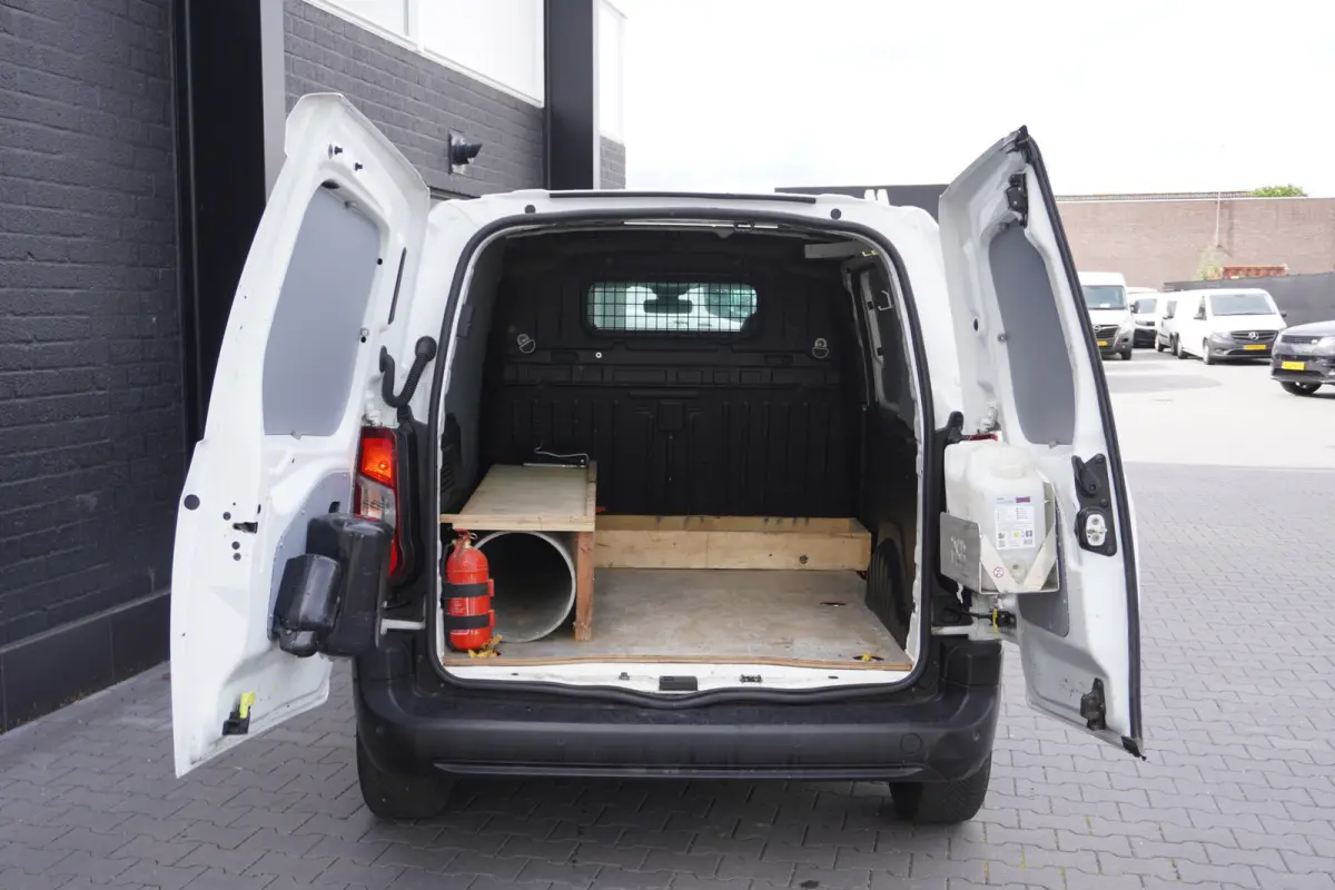 1.5 BlueHDI 130PK Automaat EURO 6 - Airco - Cruise - PDC - €10.900,- Excl.