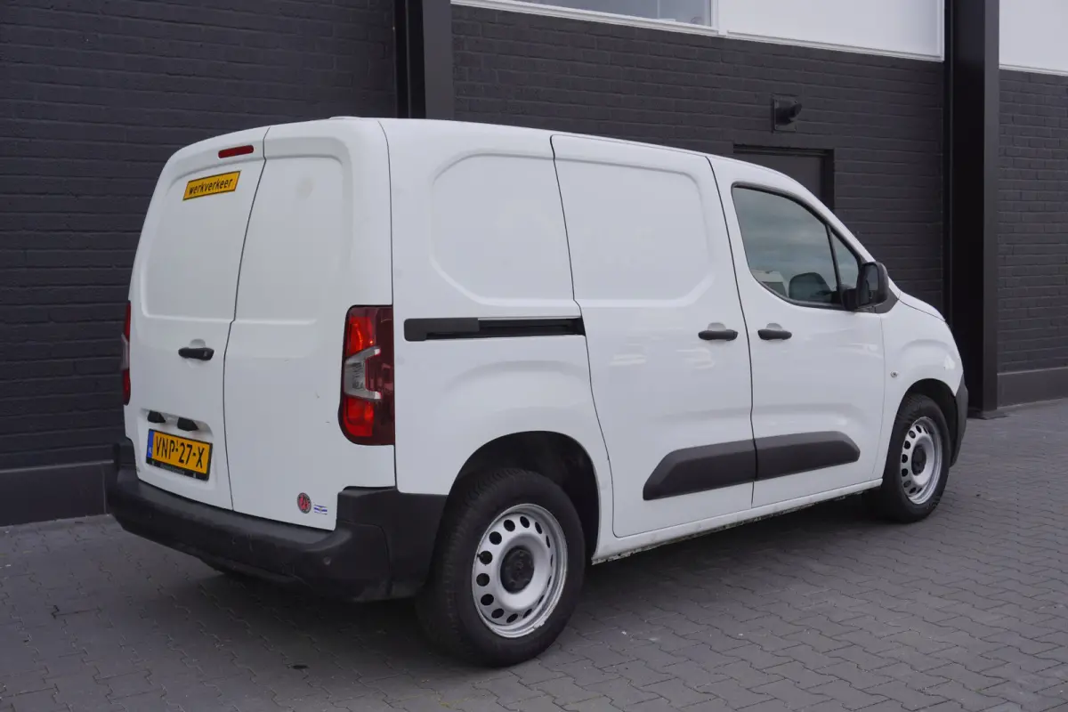 1.5 BlueHDI 130PK Automaat EURO 6 - Airco - Cruise - PDC - €10.900,- Excl.