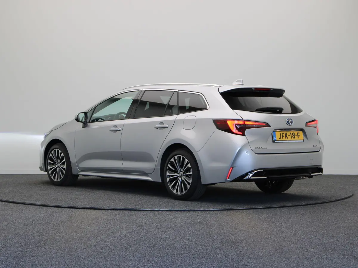 Hybrid 200 Executive | Stuur, voorruit en stoelverwarming | Elektrische Achterklep | Adaptieve Cruise Control | Camera | 10 Jaar Garantie |