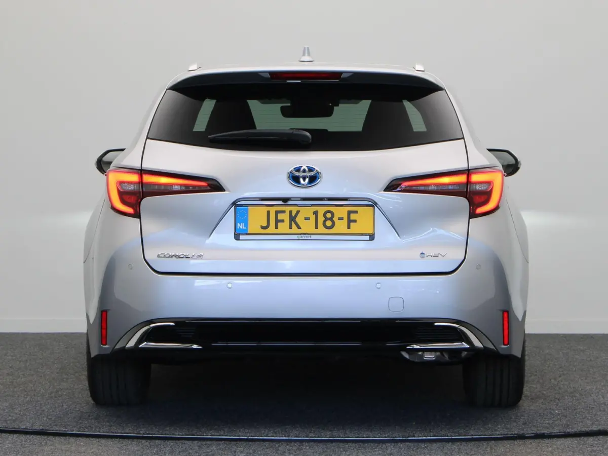 Hybrid 200 Executive | Stuur, voorruit en stoelverwarming | Elektrische Achterklep | Adaptieve Cruise Control | Camera | 10 Jaar Garantie |