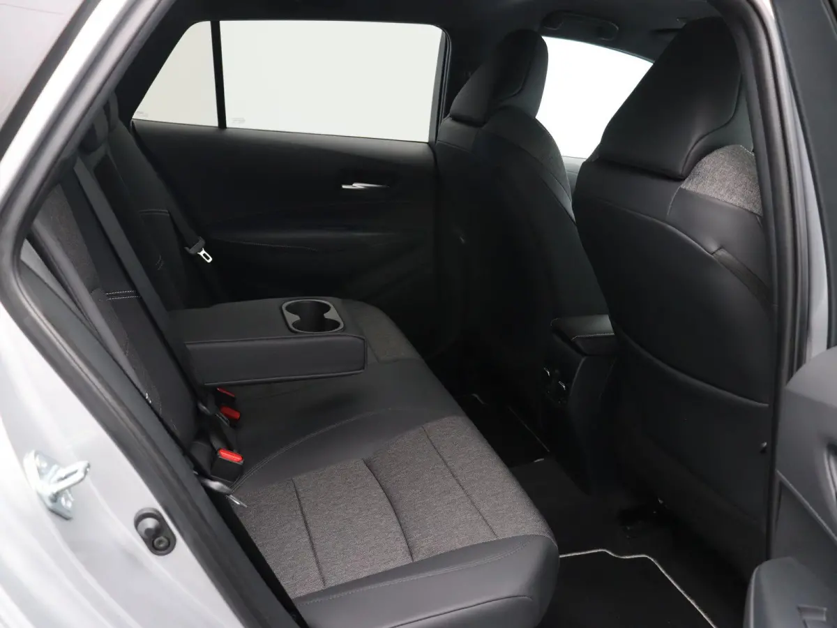 Hybrid 200 Executive | Stuur, voorruit en stoelverwarming | Elektrische Achterklep | Adaptieve Cruise Control | Camera | 10 Jaar Garantie |