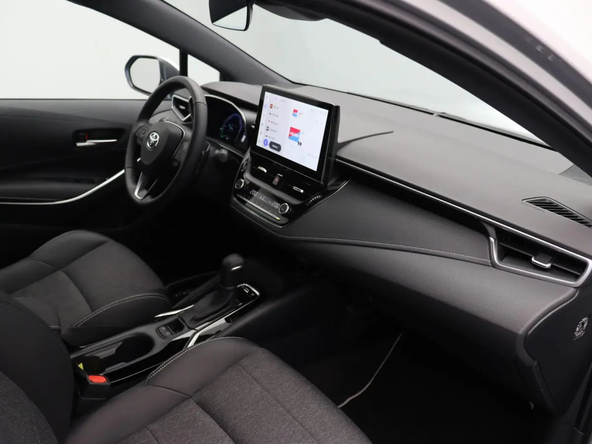 Hybrid 200 Executive | Stuur, voorruit en stoelverwarming | Elektrische Achterklep | Adaptieve Cruise Control | Camera | 10 Jaar Garantie |