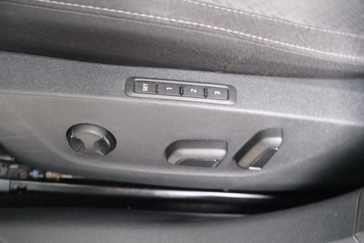 1.0 e-TSI Business Edition Plus - N.A.P. Panodak, Airco, Cruise, Navi, PDC, Trekhaak.
