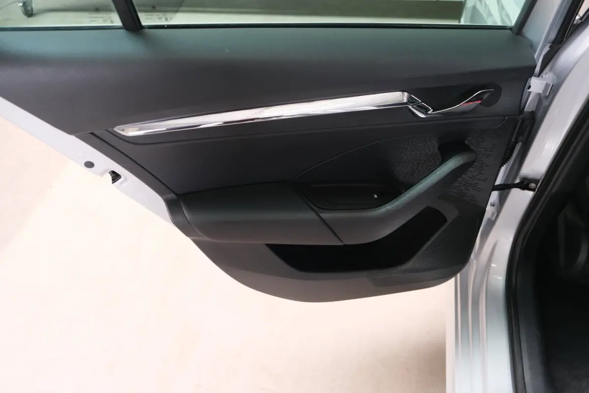 1.0 e-TSI Business Edition Plus - N.A.P. Panodak, Airco, Cruise, Navi, PDC, Trekhaak.