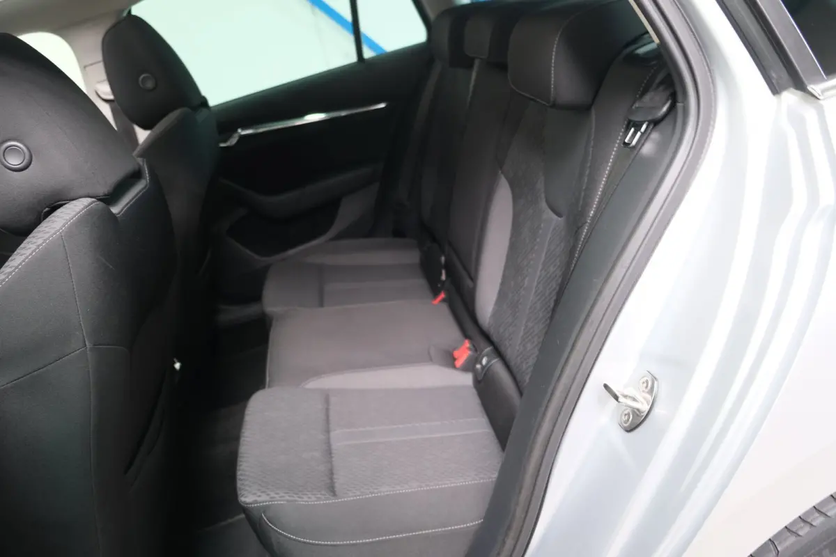 1.0 e-TSI Business Edition Plus - N.A.P. Panodak, Airco, Cruise, Navi, PDC, Trekhaak.