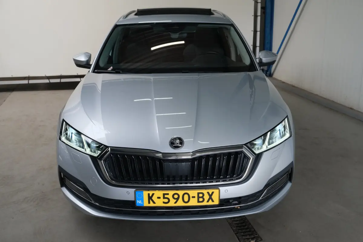 1.0 e-TSI Business Edition Plus - N.A.P. Panodak, Airco, Cruise, Navi, PDC, Trekhaak.