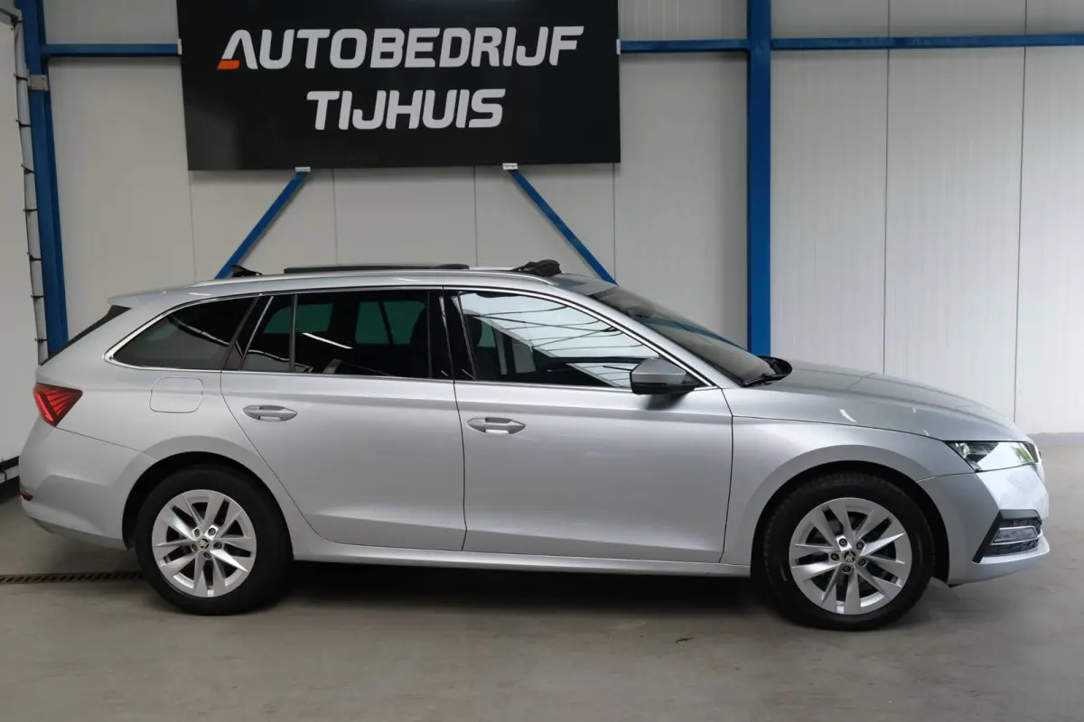 1.0 e-TSI Business Edition Plus - N.A.P. Panodak, Airco, Cruise, Navi, PDC, Trekhaak.