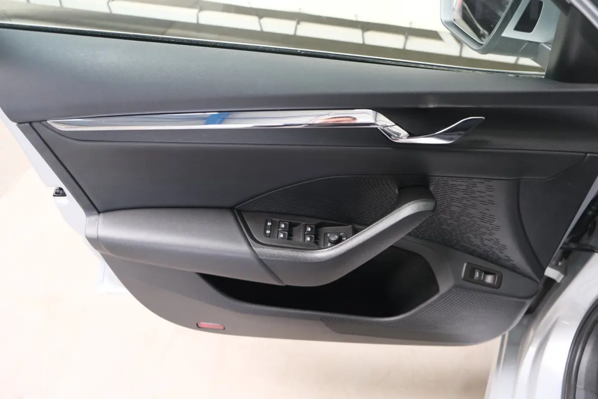 1.0 e-TSI Business Edition Plus - N.A.P. Panodak, Airco, Cruise, Navi, PDC, Trekhaak.