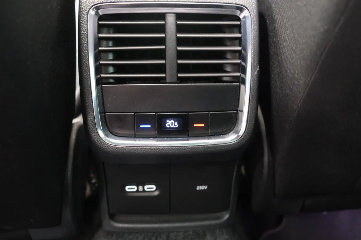 1.0 e-TSI Business Edition Plus - N.A.P. Panodak, Airco, Cruise, Navi, PDC, Trekhaak.