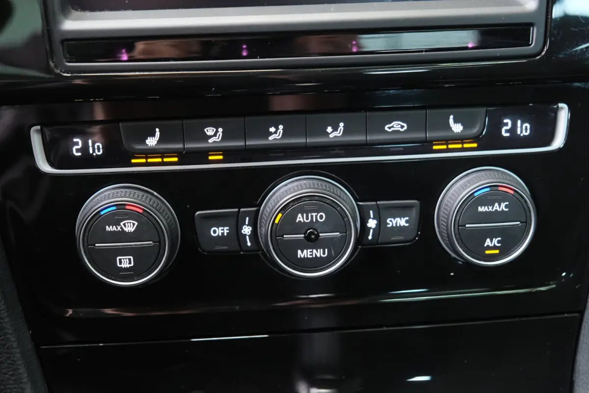 1.4 TSI Highline R-Line Automaat - Airco, Cruise, Navi, PDC, Carplay, Stoelverwarming.