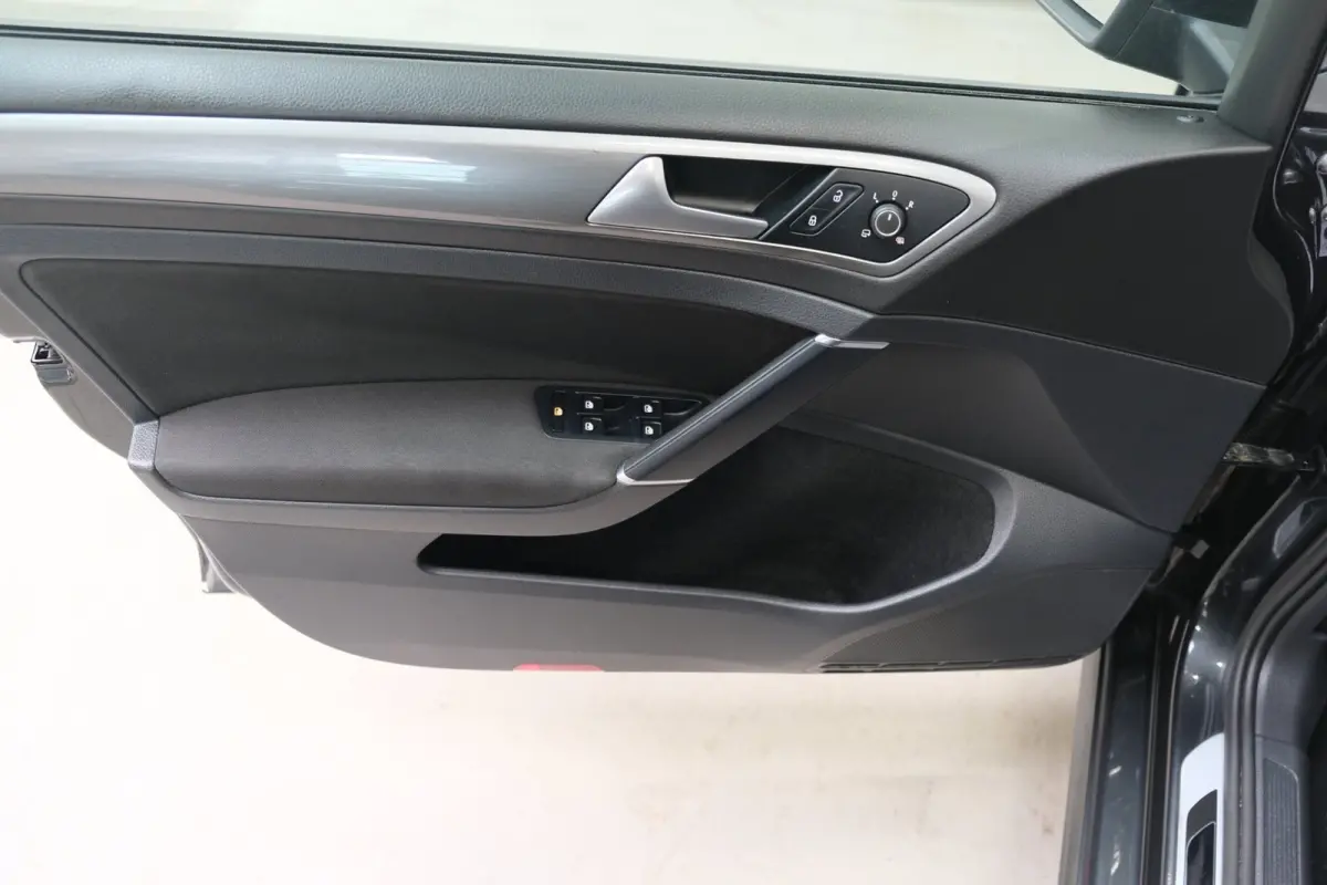 1.4 TSI Highline R-Line Automaat - Airco, Cruise, Navi, PDC, Carplay, Stoelverwarming.