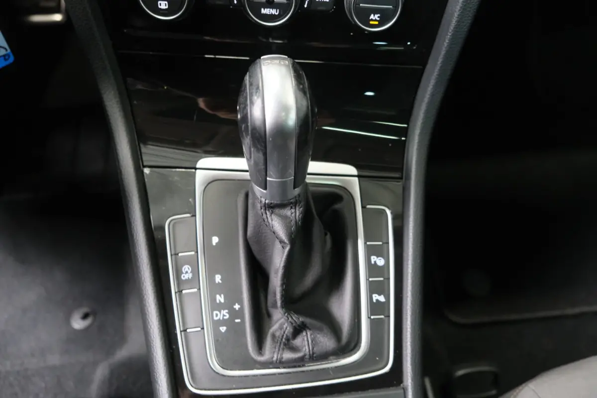 1.4 TSI Highline R-Line Automaat - Airco, Cruise, Navi, PDC, Carplay, Stoelverwarming.