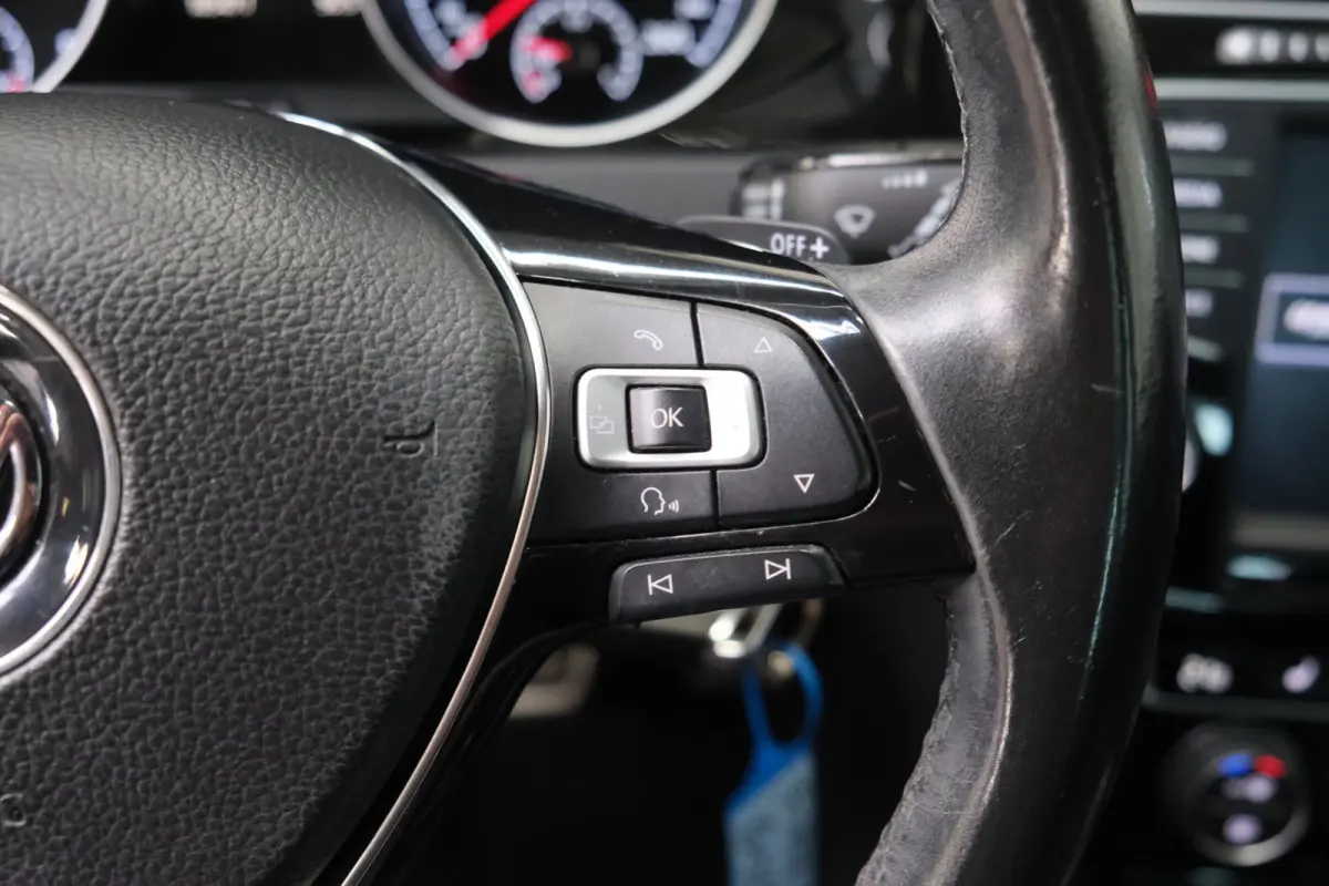 1.4 TSI Highline R-Line Automaat - Airco, Cruise, Navi, PDC, Carplay, Stoelverwarming.