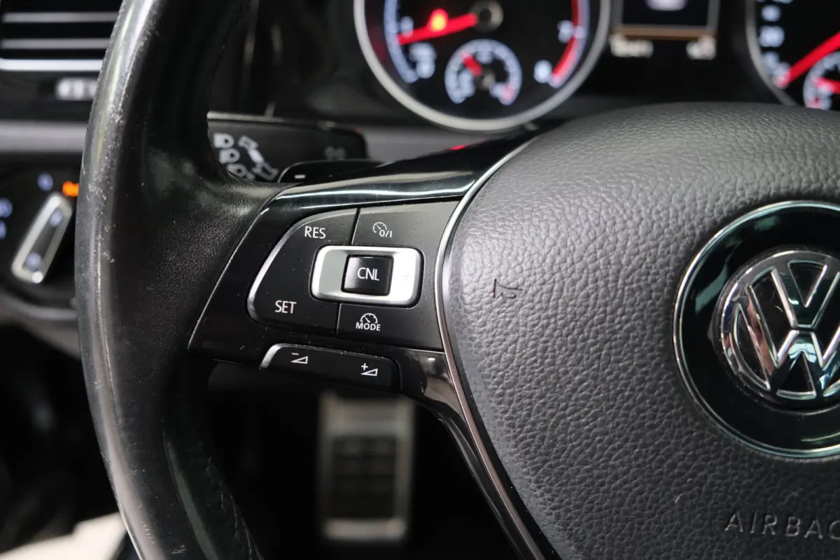 1.4 TSI Highline R-Line Automaat - Airco, Cruise, Navi, PDC, Carplay, Stoelverwarming.
