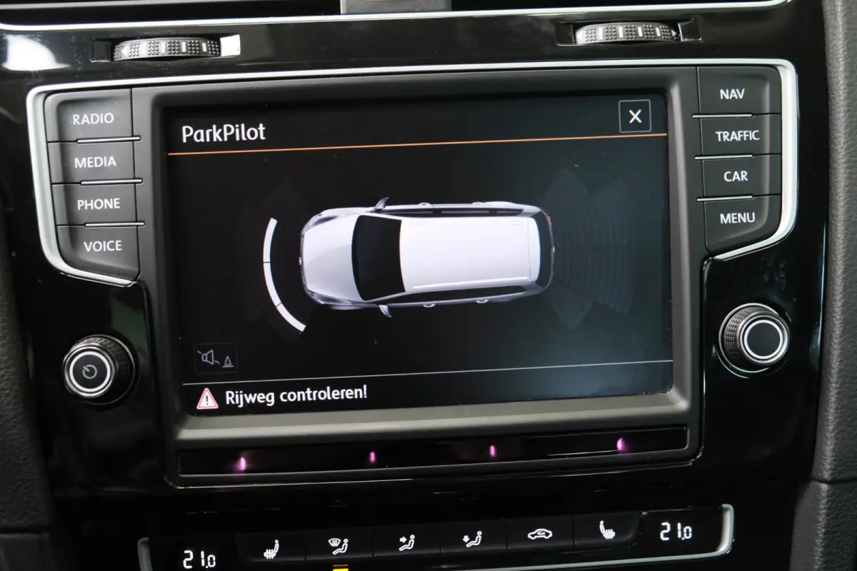 1.4 TSI Highline R-Line Automaat - Airco, Cruise, Navi, PDC, Carplay, Stoelverwarming.