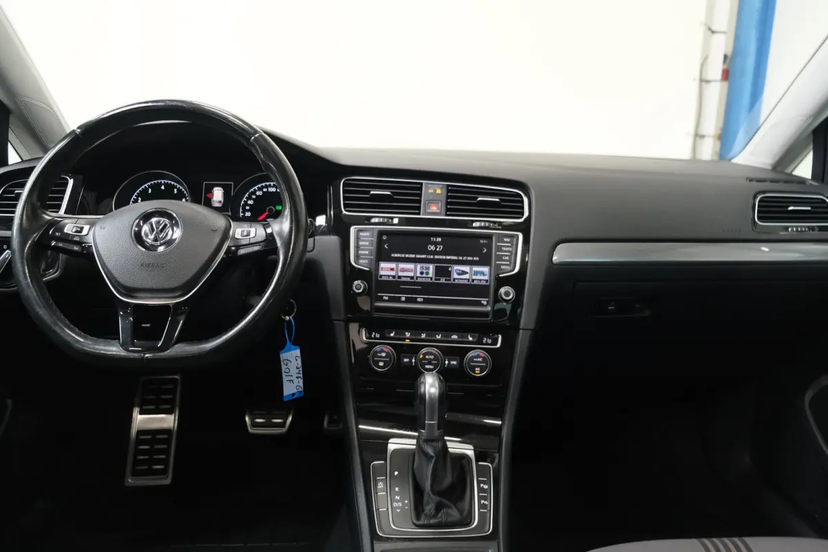 1.4 TSI Highline R-Line Automaat - Airco, Cruise, Navi, PDC, Carplay, Stoelverwarming.