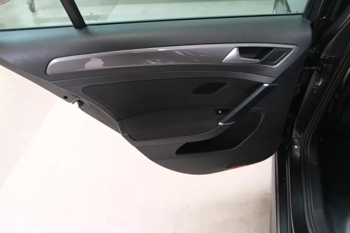 1.4 TSI Highline R-Line Automaat - Airco, Cruise, Navi, PDC, Carplay, Stoelverwarming.