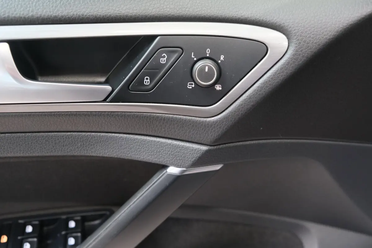 1.4 TSI Highline R-Line Automaat - Airco, Cruise, Navi, PDC, Carplay, Stoelverwarming.