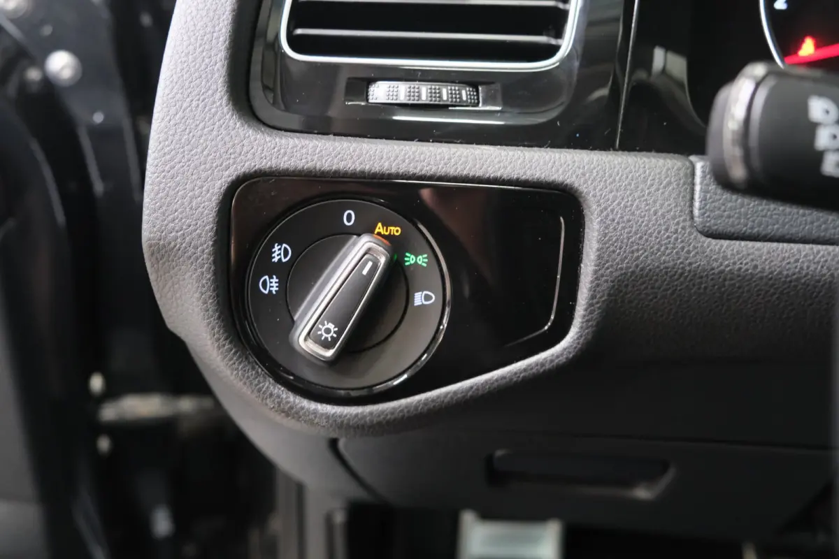 1.4 TSI Highline R-Line Automaat - Airco, Cruise, Navi, PDC, Carplay, Stoelverwarming.